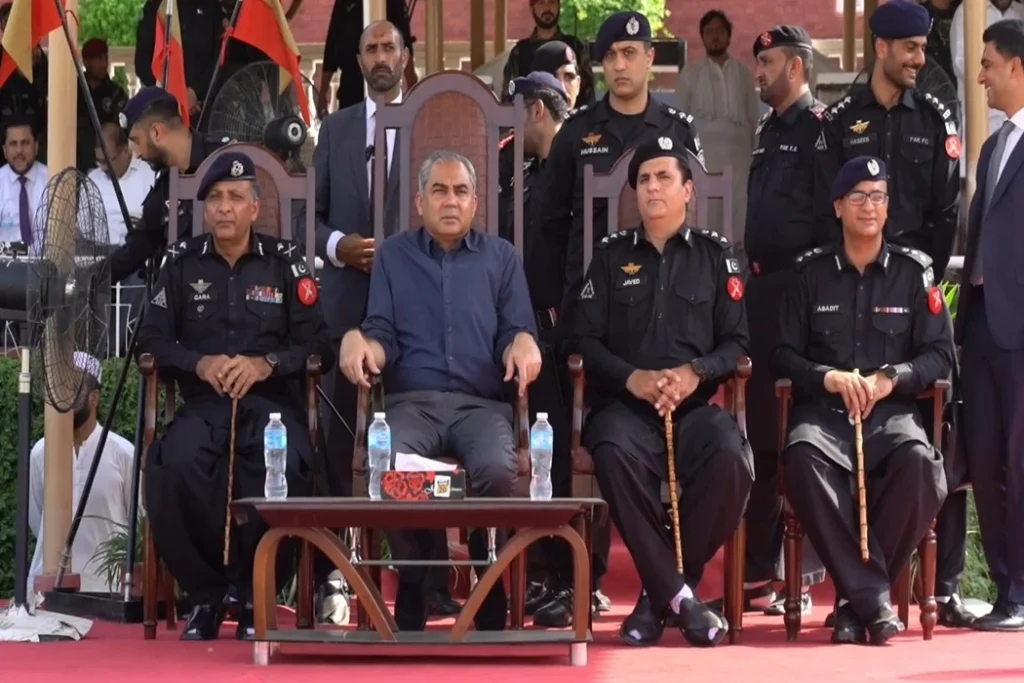 چارسدہ: وفاقی وزیر داخلہ محسن نقوی کا فیڈرل کانسٹیبلری ٹریننگ سینٹر شب قدر کا دورہ، اینٹی رائٹ فورس کی تربیت کا معائنہ