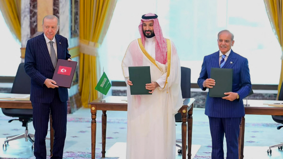 پاکستان، سعودی عرب، ترکیہ کے درمیان مکہ باہمی دفاعی معاہدے کے بعد پہلا اجلاس کل استنبول میں ہوگا The first meeting between Pakistan, Saudi Arabia, and Turkey following the Makkah mutual defense agreement will be held in Istanbul tomorrow.