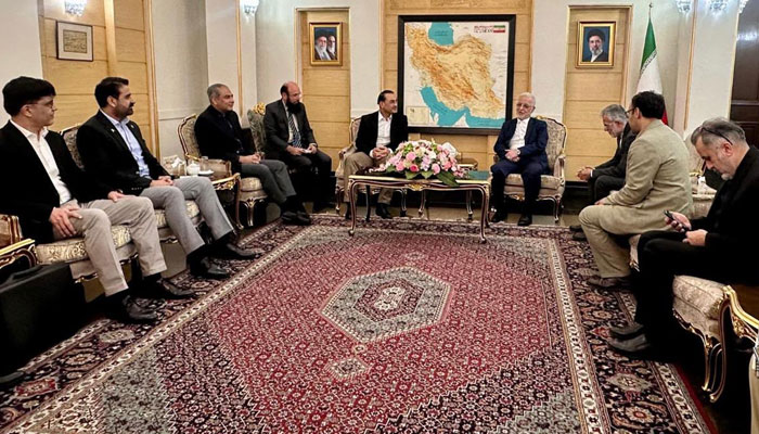 فیلڈ مارشل سید عاصم منیر ایران کے دورے پر تہران پہنچ گئے، ايرانی وزیر داخلہ سے ملاقات Field Marshal Syed Asim Munir has arrived in Tehran for a visit to Iran and met with the Iranian Interior Minister.