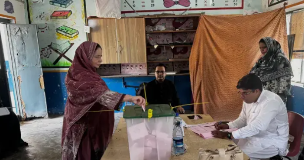 آزاد کشمیر الیکشن کا دوسرا مرحلہ، پولنگ کا وقت ختم ، ووٹوں کی گنتی جاری Second phase of Azad Kashmir elections: polling has ended, and vote counting is underway.