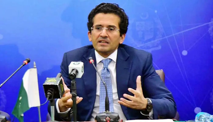 عوام کو پیٹرول ریلیف سکیم سے محروم کرنے والے پمپس کے خلاف کارروائی کی جائے، وزیر پیٹرولیم علی پرویز ملک