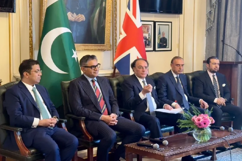 لندن میں پاکستان انویسٹمنٹ راؤنڈ ٹیبل: وفاقی وزیر خزانہ محمد اورنگزیب کا معاشی اصلاحات پر خطاب