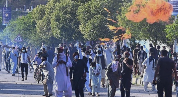 پی ٹی آئی کے 8 اہم رہنماوں کے ناقابل ضمانت وارنٹ جاری، اے ٹی سی کا ملزمان کو گرفتار کرکے پیش کرنے کا حکم Non-bailable arrest warrants issued for eight key PTI leaders; ATC orders their arrest and production.