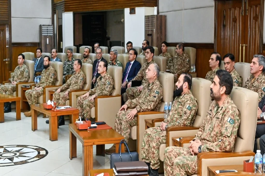 کور ہیڈ کوارٹرز پشاور: عوامی حمایت سے دہشت گردوں اور ان کے گمراہ کن نظریے کو مکمل شکست دیں گے، فیلڈ مارشل سید عاصم منیر