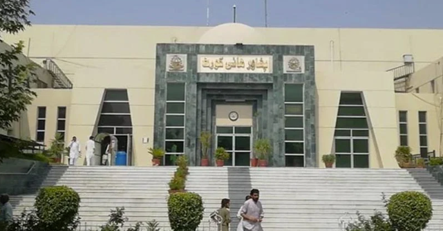 پشاور ہائیکورٹ کا پی ٹی آئی کو لانگ مارچ سے متعلق عبوری ریلیف دینے سے انکار The Peshawar High Court refused to grant interim relief on the petition regarding the long march.
