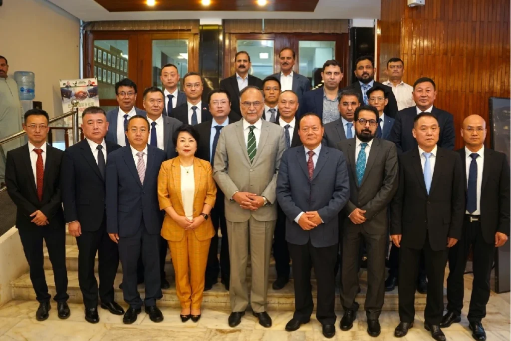 وفاقی وزیرِ منصوبہ بندی احسن اقبال کی چینی سرمایہ کاروں کو پاکستان میں سرمایہ کاری کی دعوت
